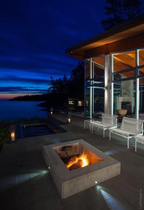 Pender Harbour House на берегу лесного озера