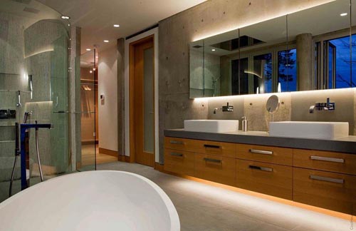Pender Harbour House на берегу лесного озера
